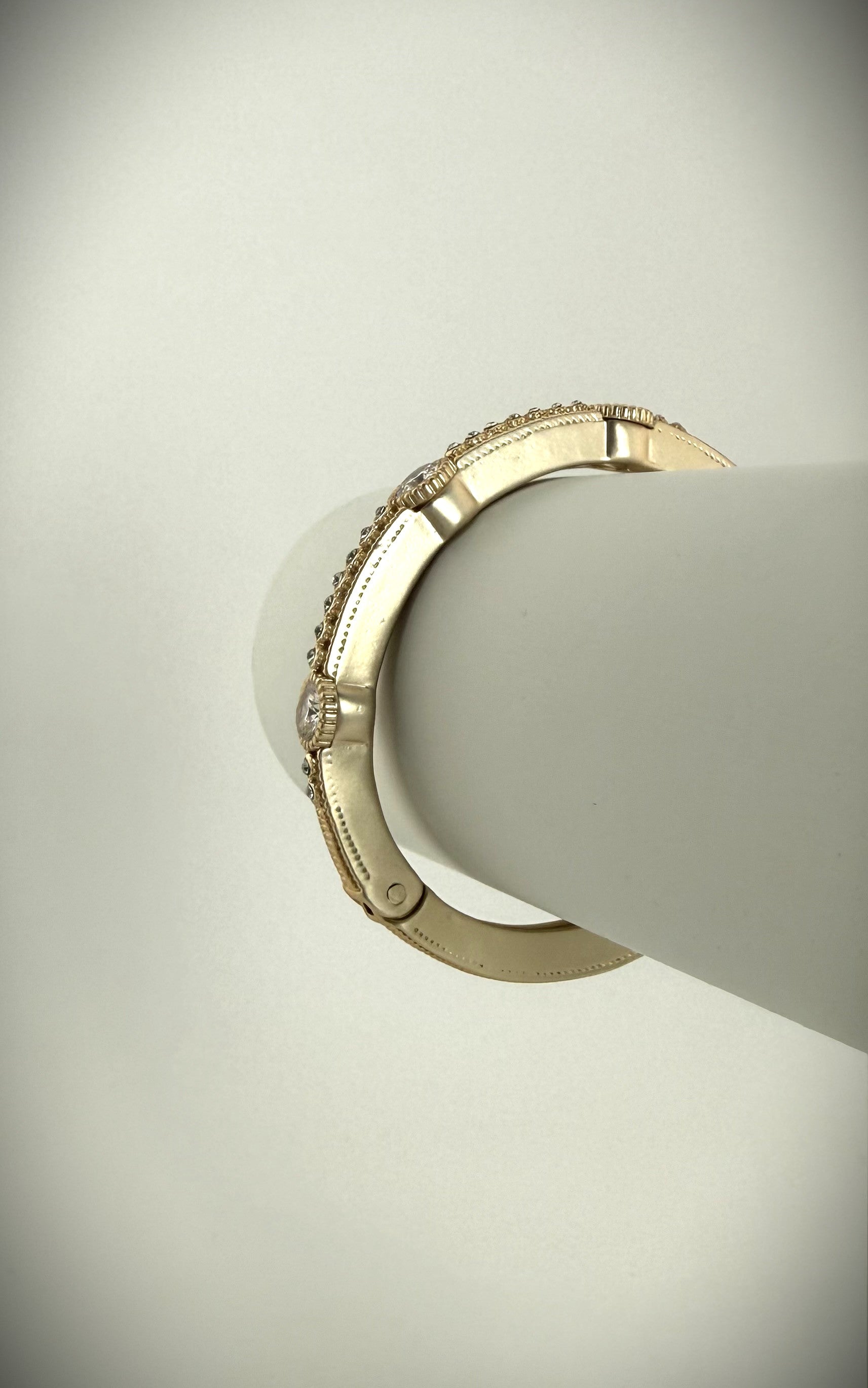 Gold stackable bracelet with diamonds