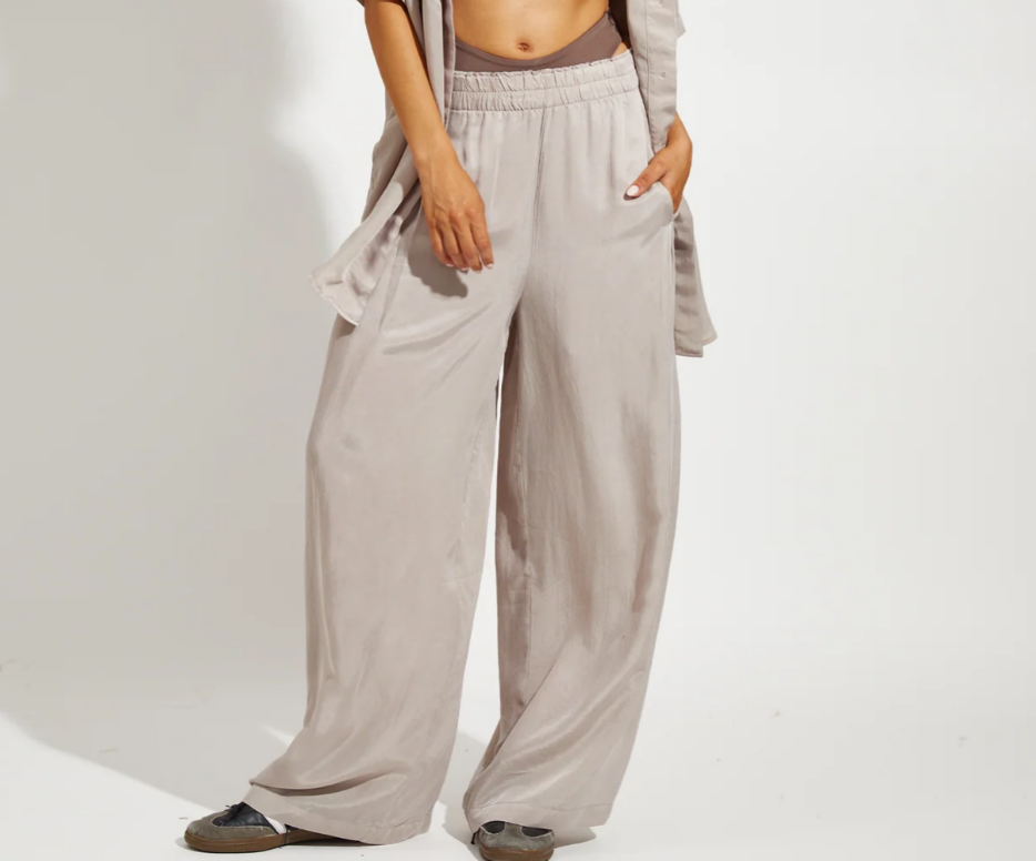 Beach taupe wide-leg day trip pants with elastic waistband and relaxed fit